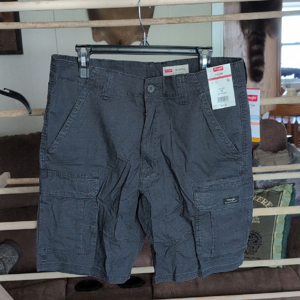 Wrangler Gray Cargo Shorts with Durable Design